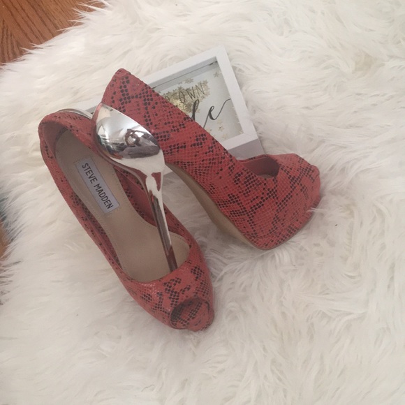 From Steve Madden - Picture 1 of 5